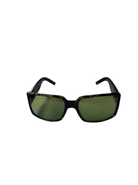 Gucci GG 2563/S – Retro Elegance Redefined