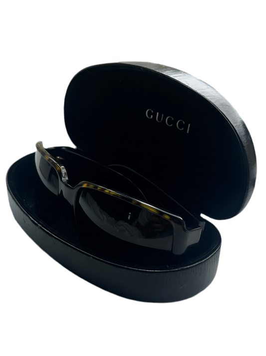 Gucci GG 2563/S – Retro Elegance Redefined